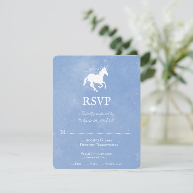 Tarjeta RSVP de boda azul unicornio (Anverso de pie)