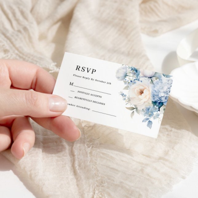 Tarjeta RSVP de boda de Flores azules y blancas (Subido por el creador)