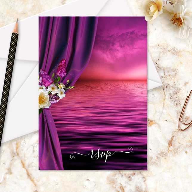 Tarjeta RSVP de Boda de Mariposa del Océano Purple (Wedding RSVP card featuring a fine art painting of a purple ocean with roses and butterflies)