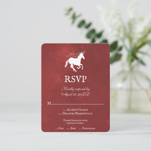 Tarjeta RSVP de boda de Unicornio Rojo (Anverso de pie)