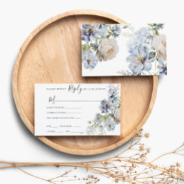 Tarjeta RSVP de boda floral azul y blanca