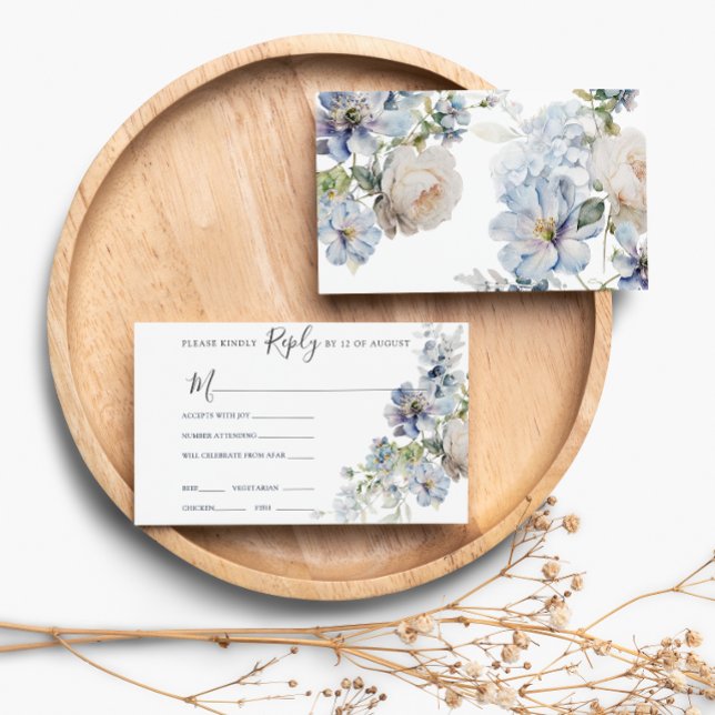 Tarjeta RSVP de boda floral azul y blanca (Subido por el creador)
