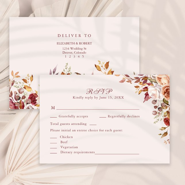 Tarjeta RSVP de boda floral de Naranja quemado en  (Terracotta Burnt Orange Floral Wedding RSVP Card on a sunny neutral dry palm leaf.)