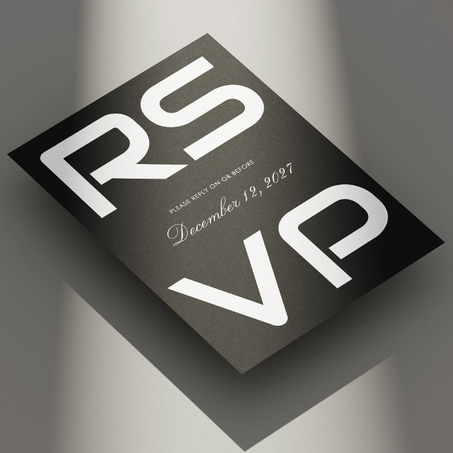 Tarjeta RSVP de boda moderna con escritura blanca  (Personalized Modern White Script Wedding RSVP Card on Black)