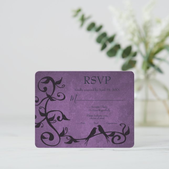 Tarjeta RSVP de Boda Púrpura de Aves Amantes (Anverso de pie)