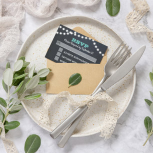 Tarjeta RSVP de Boda Verde azulada con luces de ta