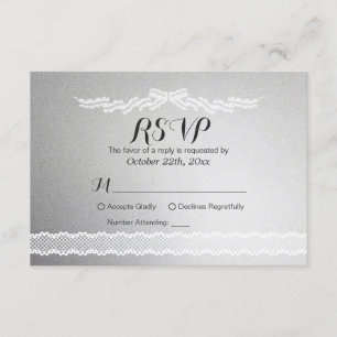 Tarjeta RSVP de bodas de fondo de encaje blanco y 