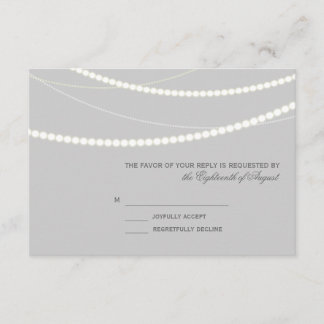 Tarjeta RSVP de cadenas luminosas elegantes de per