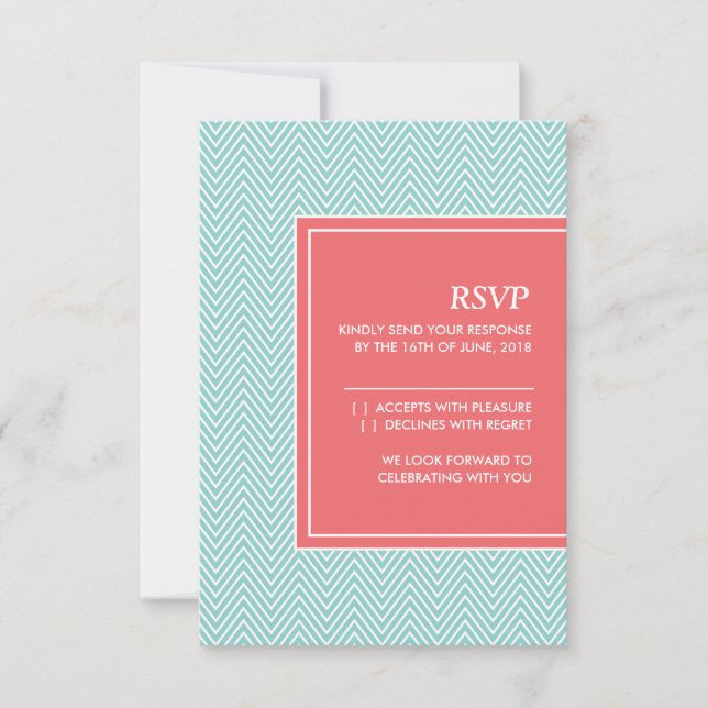 Tarjeta RSVP de Chevron azul y coral (Anverso)