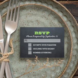 Tarjeta RSVP de confirmación verde de Chalkboard