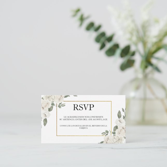 Tarjeta RSVP de flor blanca y de bodas verdes (Anverso de pie)