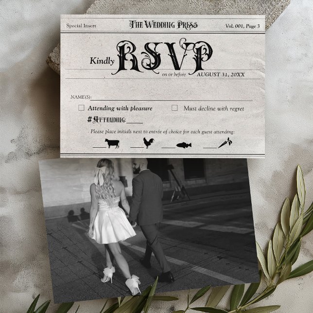 Tarjeta RSVP de invitación a matrimonio fotográfic (Vintage black and white newspaper photo formal wedding invitation rsvp response card food symbols)