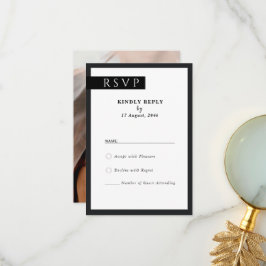 Tarjeta RSVP de la boda blanca y negra incansable