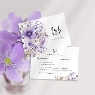 Tarjeta RSVP de matrimonio de color morado floral
