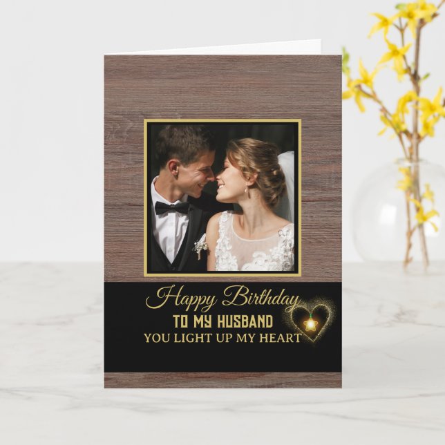 Tarjeta Rustic Wood Grain Happy Birthday to My Husband  (flor amarilla)