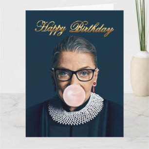 Tarjeta Ruth Bader Ginsburg Soplando chicle rosa