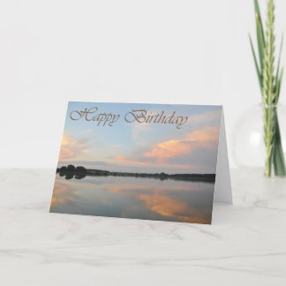 Tarjeta Salida del sol del feliz cumpleaños en el lago