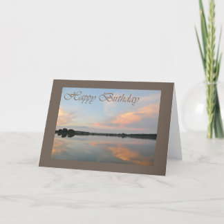 Tarjeta Salida del sol del feliz cumpleaños en el lago