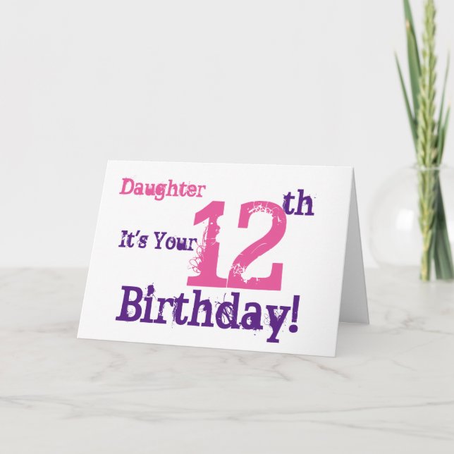 Tarjeta Saludo de 12 años de la hija en morado, rosa. (Anverso)