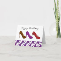 Saludo de cumpleaños con tacones altos elegantes