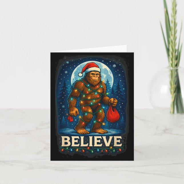 Tarjeta Sasquatch Christmas Lights Holiday Believe  (Anverso)