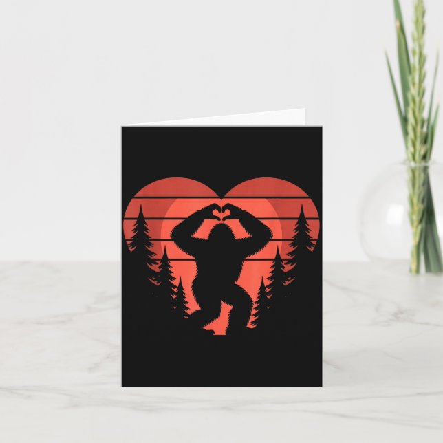 Tarjeta Sasquatch Valentine's Day - Bigfoot Heart Sungles  (Anverso)