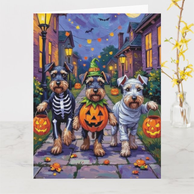 Tarjeta Schnauzer pidiendo dulces con disfraces de Hallowe (flor amarilla)