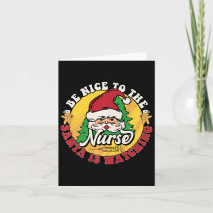 Tarjeta Sé Amable Con La Enfermera Santa Está Observando L
