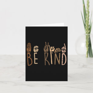 Tarjeta Sé amable con los Rótulos de la mano y negro vive 