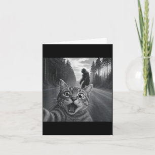 Tarjeta Selfie de gato divertido con Bigfoot para amantes 