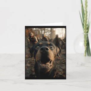 Tarjeta Selfie divertida de Rottweiler con zombies espeluz