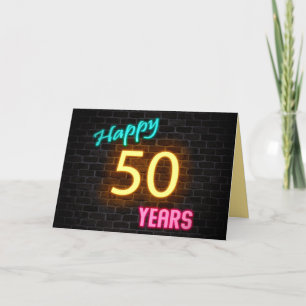 Tarjeta Señal de neón del cumpleaños 50 en ladrillo