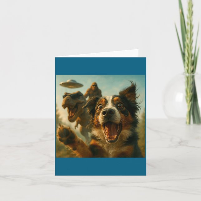 Tarjeta Shocked Australian Shepherd Dog T-rex Bigfoot Ufo  (Anverso)