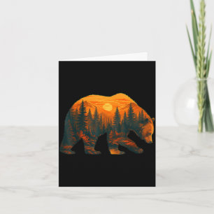 Tarjeta Silueta de oso con paisaje forestal y puesta de so