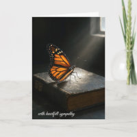 Simpatía monarca mariposa en una sagrada Biblia