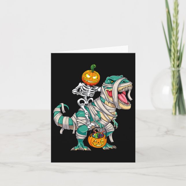 Tarjeta Skeleton Riding Mummy Dinosaur T Rex Halloween Div (Anverso)