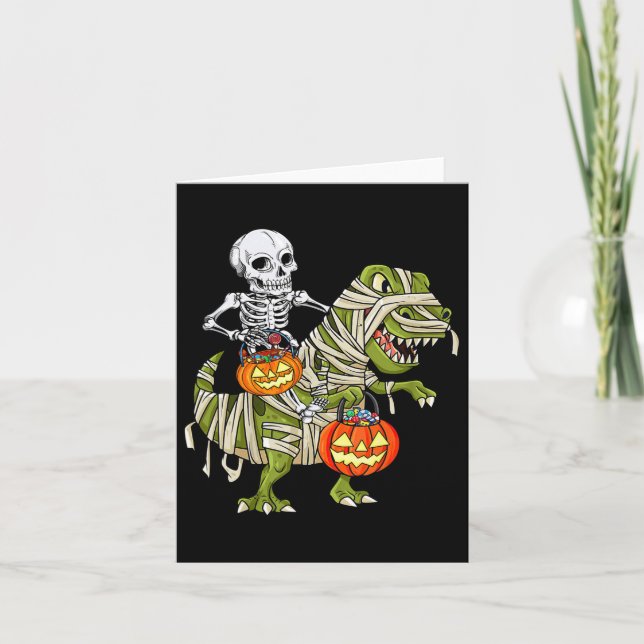 Tarjeta Skeleton Riding Mummy Dinosaur T Rex Halloween Div (Anverso)