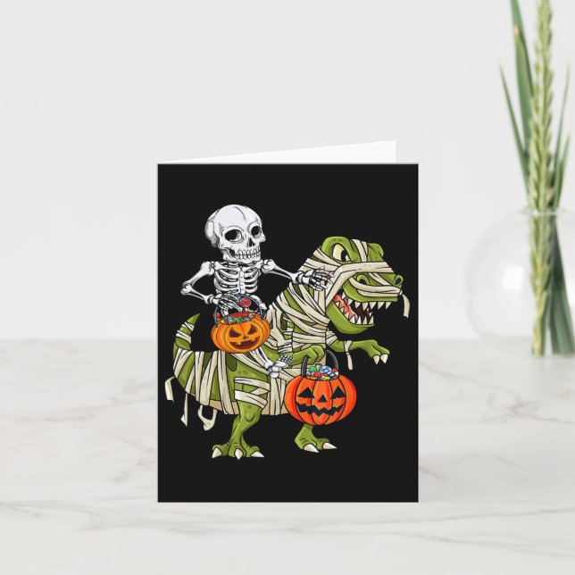Tarjeta Skeleton Riding Mummy Dinosaur T Rex Halloween Div (Anverso)