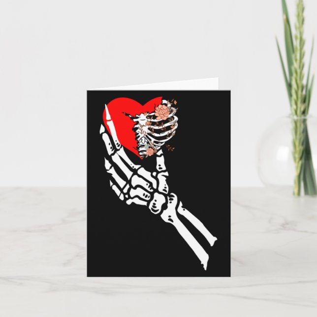 Tarjeta Skull Skeleton Hand Holding Red Heart Love Valenti (Anverso)