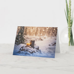 Tarjeta Solsticio de invierno con nieve y velas en los bos