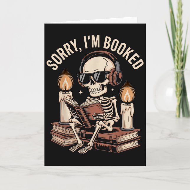 Tarjeta Sorry Im Booked Funny Halloween Skeleton Reading  (Anverso)