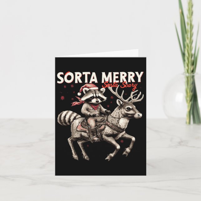 Tarjeta Sorta Merry Sorta Scary Navidades Funny Raccoon Ri (Anverso)