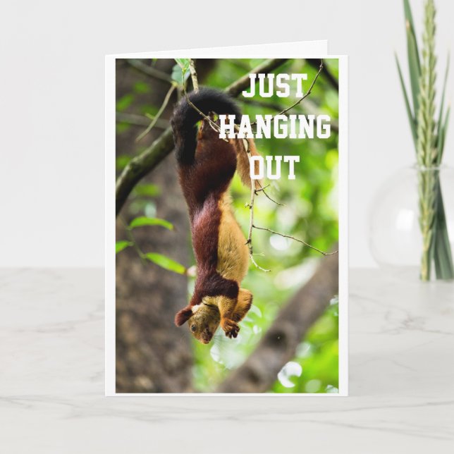 TARJETA SQUIRREL ESTÁ SALIENDO PARA DECIR FELIZ "CUMPLEAÑO (Anverso)