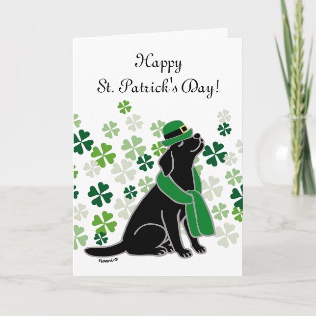 Tarjeta St. Patrick's Day Stylish Black Labrador Clovers (Anverso)
