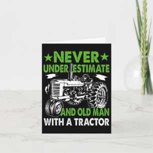 Tarjeta Subestimar a un viejo con un tractor