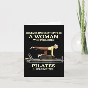Tarjeta Subestimar a una mujer que hace pilates en los 70 