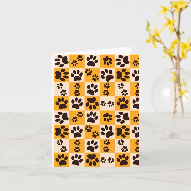 Tarjeta Sunny Cat Paw Print Checkerboard (flor amarilla)