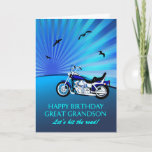 Tarjeta Sunset de la motocicleta Great Grandson Bi<br><div class="desc">Feliz cumpleaños bisnieto con una moto. Una tarjeta perfecta para un ciclista. Una moto azul con una puesta de sol estilizada y pájaros voladores. A cualquier aficionado a la bicicleta le encantará conseguir una tarjeta como esta.</div>