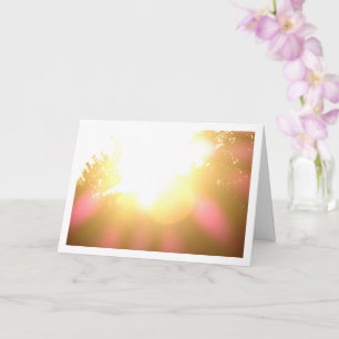 Tarjeta Sunshine a través del fondo de los árboles