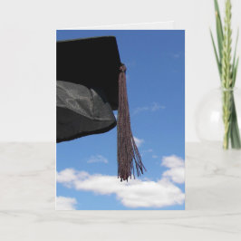Tarjeta Tapa negra de graduación en el cielo
